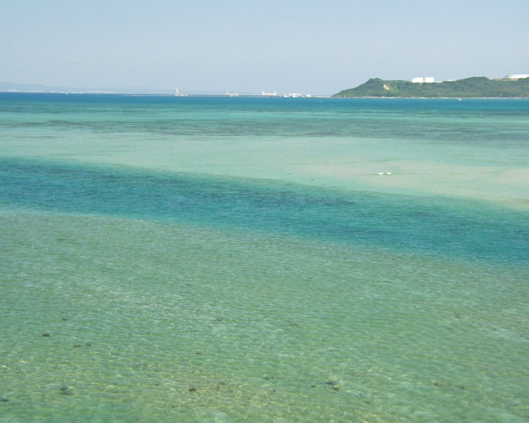 与那城町　海中道路－沖縄旅行のための海の写真集