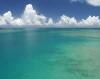 沖縄の青い海の写真