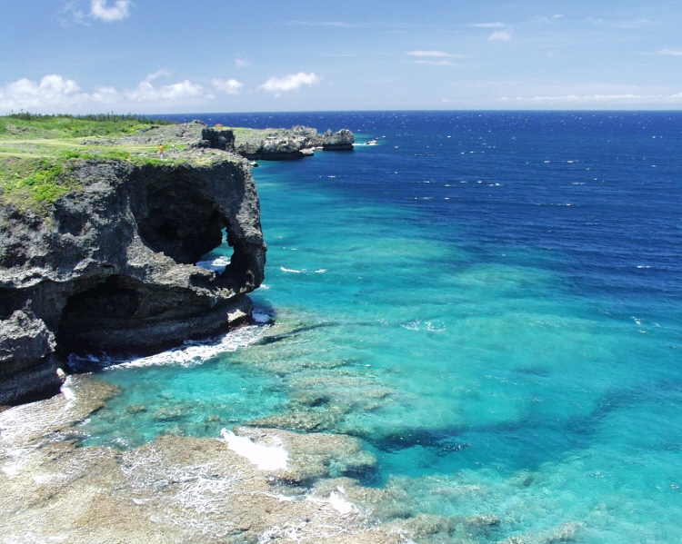 万座毛－沖縄旅行のための海の写真集