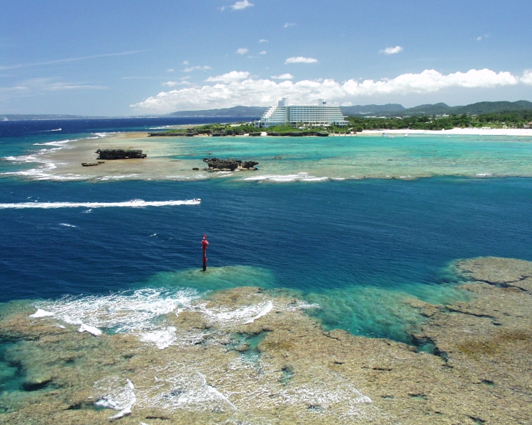 万座毛－沖縄旅行のための海の写真集